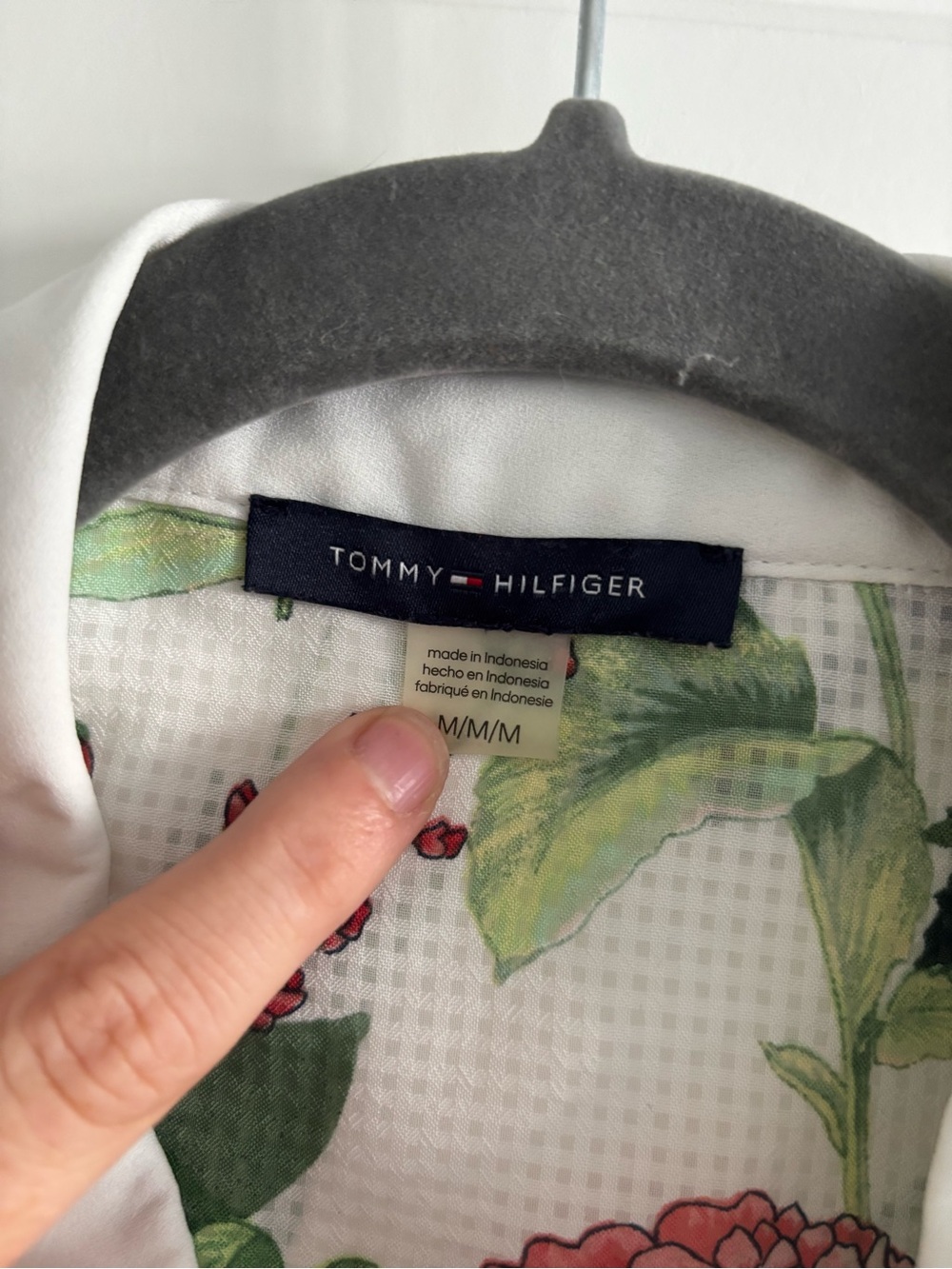 Tommy Hilfiger Floral Button-Down Shirt - White with Pink & Green Floral Print M - Picture 4 of 4
